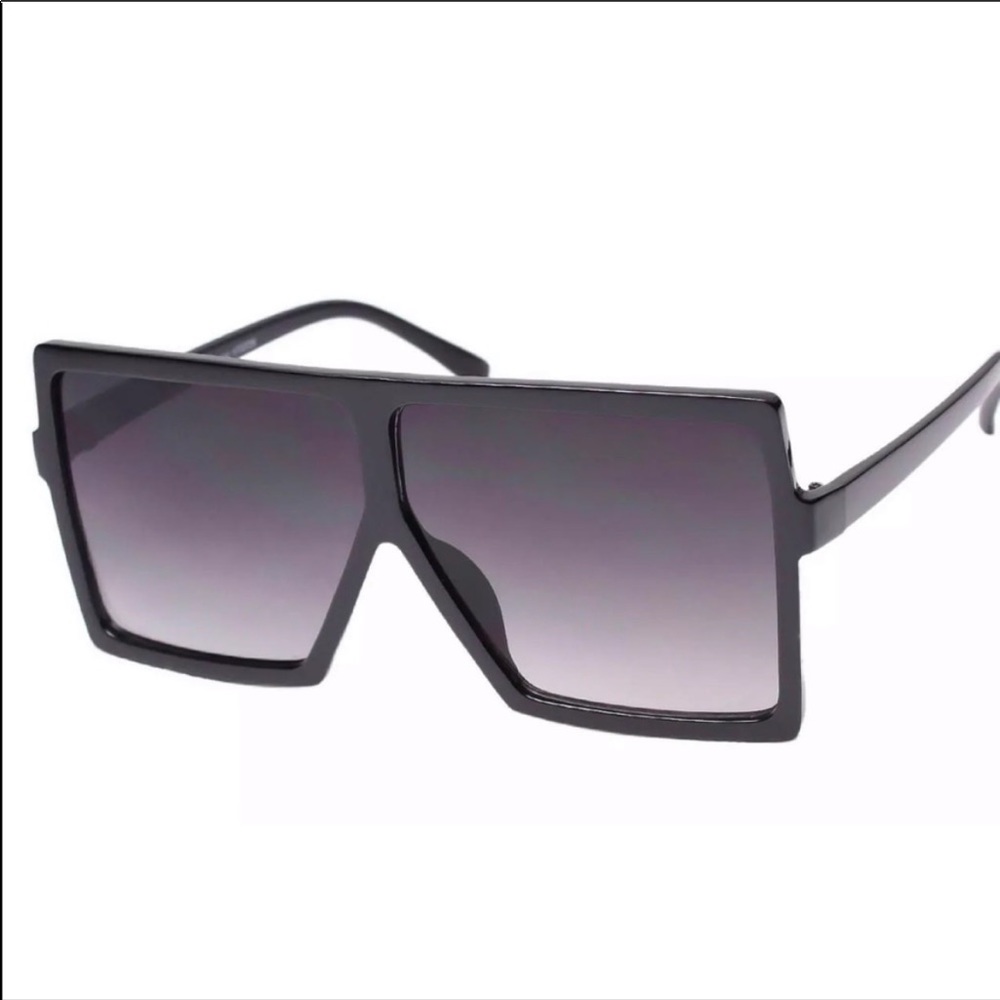 The Milania oversized shades✨